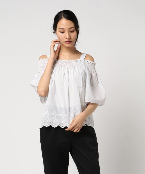 earth music&ecology（アースミュージックアンドエコロジー）の「・エンブロイダリーオフショルストライププルオーバー（Tシャツ/カットソー・レディース・サックスブルー/ネイビー/ライトグレー・FREE）」の2枚目の写真