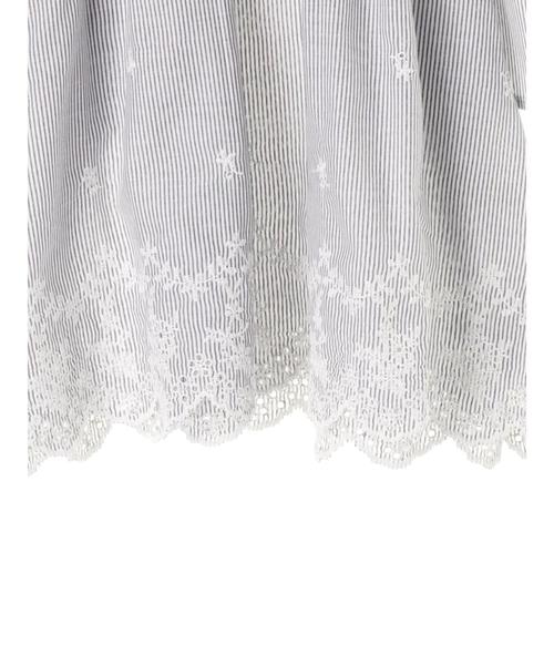 earth music&ecology（アースミュージックアンドエコロジー）の「・エンブロイダリーオフショルストライププルオーバー（Tシャツ/カットソー・レディース・サックスブルー/ネイビー/ライトグレー・FREE）」の11枚目の写真