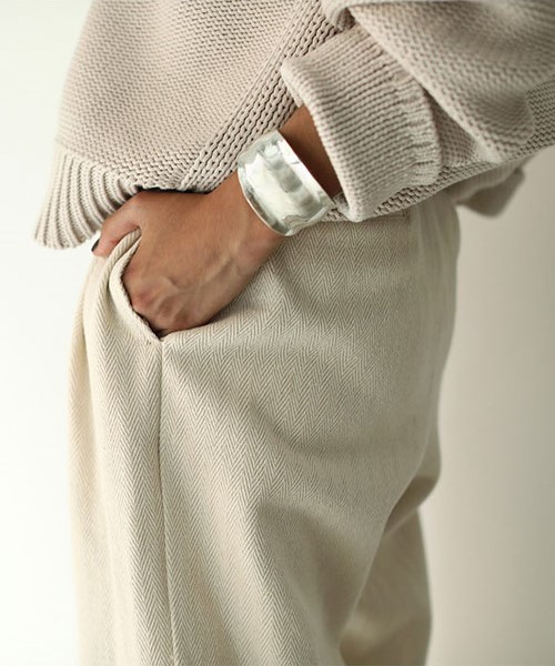 TODAYFUL(トゥデイフル)の「TODAYFUL(トゥディフル) ''Wide Nuance Bangle''/ワイドニュアンスバングル/11810912(バングル/リストバンド・レディース・シルバー・ONE SIZE)」の2枚目の写真