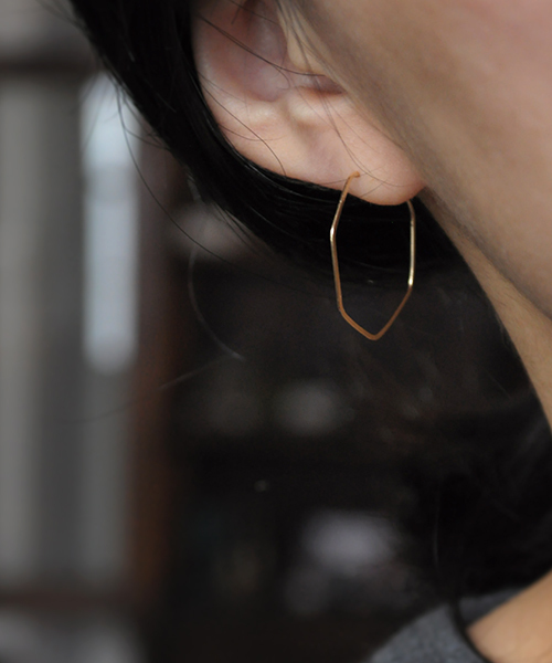 anq.(アンク)の「【anq.】K10・Heptagon フープピアス(ピアス(両耳用))」|イエローゴールド