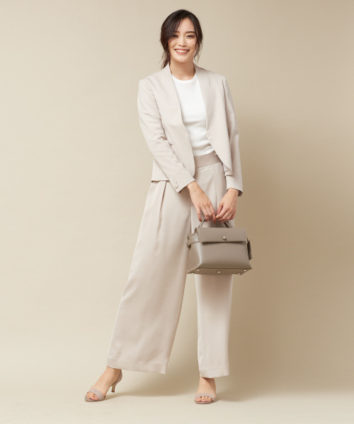 qualite（カリテ）の「タスランサテンジャケット（テーラードジャケット・レディース・グレイッシュベージュ/ダークネイビー/ピンクベージュ・34/36/38/40）」の4枚目の写真