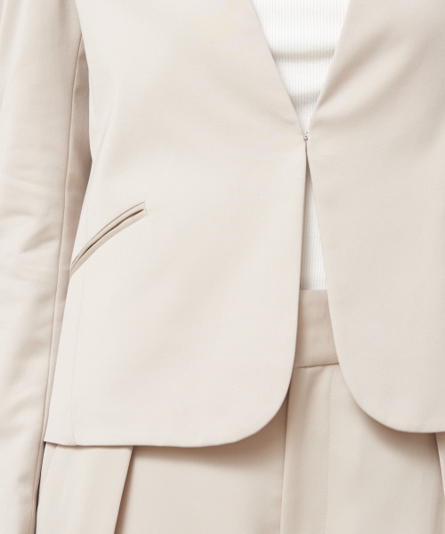 qualite（カリテ）の「タスランサテンジャケット（テーラードジャケット・レディース・グレイッシュベージュ/ダークネイビー/ピンクベージュ・34/36/38/40）」の9枚目の写真