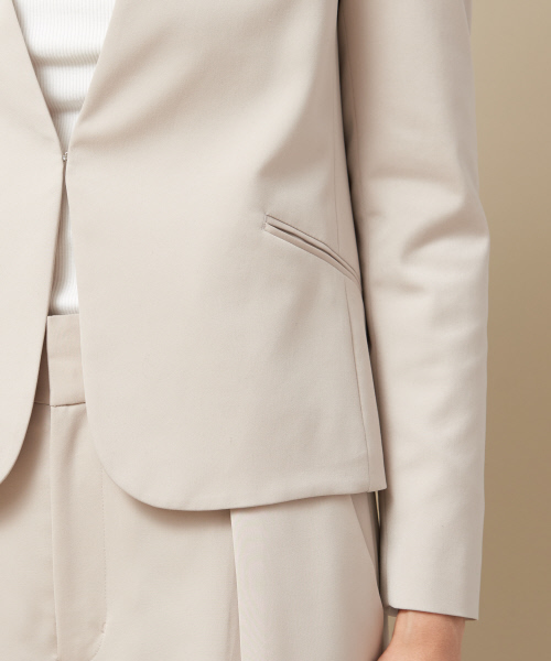 qualite（カリテ）の「タスランサテンジャケット（テーラードジャケット・レディース・グレイッシュベージュ/ダークネイビー/ピンクベージュ・34/36/38/40）」の11枚目の写真