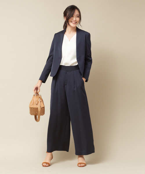 qualite（カリテ）の「タスランサテンジャケット（テーラードジャケット・レディース・グレイッシュベージュ/ダークネイビー/ピンクベージュ・34/36/38/40）」の19枚目の写真