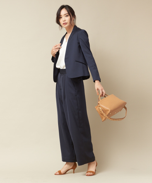 qualite（カリテ）の「タスランサテンジャケット（テーラードジャケット・レディース・グレイッシュベージュ/ダークネイビー/ピンクベージュ・34/36/38/40）」の20枚目の写真