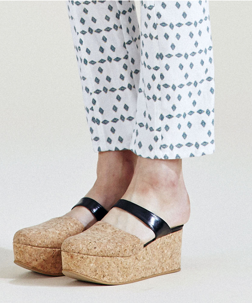 ARCHI（アーキ）の「AVE WEDGE SANDAL（サンダル・レディース・ホワイト/ブラック/シルバー・38/36/37）」の3枚目の写真