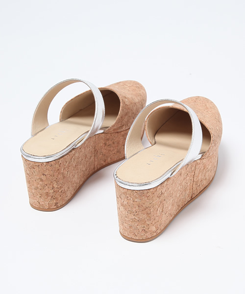 ARCHI（アーキ）の「AVE WEDGE SANDAL（サンダル・レディース・ホワイト/ブラック/シルバー・38/36/37）」の7枚目の写真