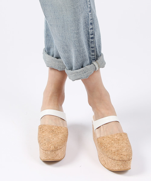 ARCHI（アーキ）の「AVE WEDGE SANDAL（サンダル・レディース・ホワイト/ブラック/シルバー・38/36/37）」の13枚目の写真