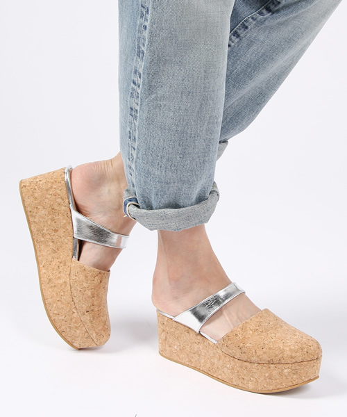 ARCHI（アーキ）の「AVE WEDGE SANDAL（サンダル・レディース・ホワイト/ブラック/シルバー・38/36/37）」の14枚目の写真