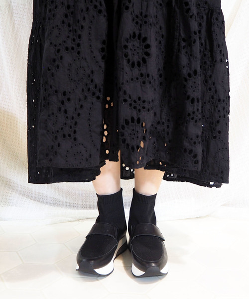 ANYO(エーエヌワイオー)の「〈ANYO(エーエヌワイオー)〉厚底ソックススニーカー(スニーカー・レディース・ホワイト/ブラック/ブラウン・22.5cm/23.5cm/24.5cm/23.0cm/24.0cm)」の3枚目の写真