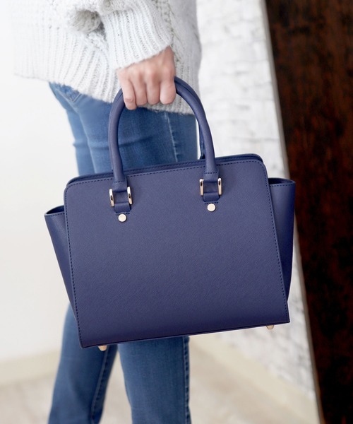 florist(フローリスト)の「2wayタッセルバッグチャーム付きバイカラーオフィスバッグ ハンドバッグ(ビジネスバッグ・レディース・ホワイト/グレー/ブラウン/ブラック/ベージュ系その他2/グレー系その他/ブラック系その他/ベージュ/キャメル/ネイビー/グレー系その他2/ブラウン系その他/ダークブラウン/ダークグリーン/ダークグレー/ブルー系その他・FREE)」の15枚目の写真