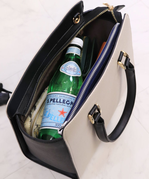 florist(フローリスト)の「2wayタッセルバッグチャーム付きバイカラーオフィスバッグ ハンドバッグ(ビジネスバッグ・レディース・ホワイト/グレー/ブラウン/ブラック/ベージュ系その他2/グレー系その他/ブラック系その他/ベージュ/キャメル/ネイビー/グレー系その他2/ブラウン系その他/ダークブラウン/ダークグリーン/ダークグレー/ブルー系その他・FREE)」の19枚目の写真