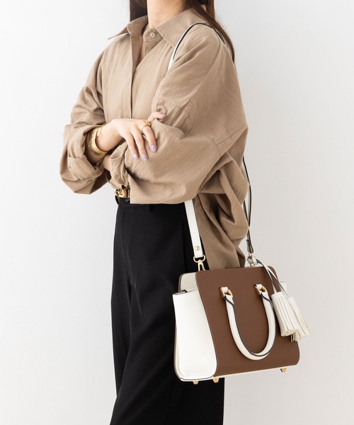 florist(フローリスト)の「2wayタッセルバッグチャーム付きバイカラーオフィスバッグ ハンドバッグ(ビジネスバッグ・レディース・ホワイト/グレー/ブラウン/ブラック/ベージュ系その他2/グレー系その他/ブラック系その他/ベージュ/キャメル/ネイビー/グレー系その他2/ブラウン系その他/ダークブラウン/ダークグリーン/ダークグレー/ブルー系その他・FREE)」の22枚目の写真