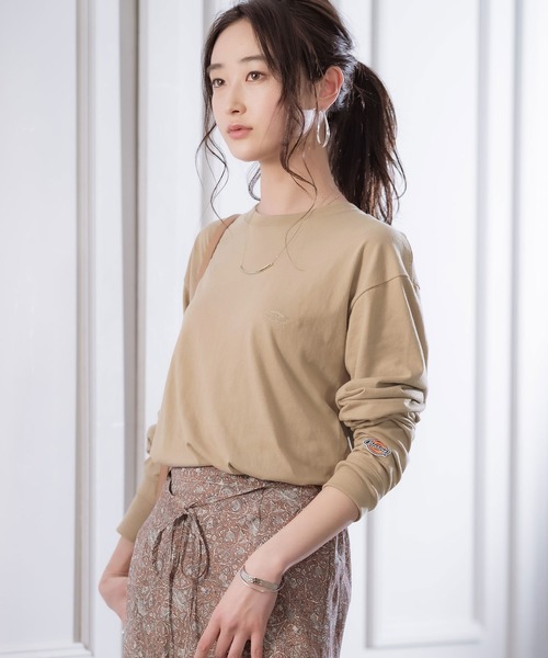 Dickies（ディッキーズ）の「Dickies別注 ロゴ刺繍 L/S オーバーサイズカットソー（Tシャツ/カットソー・メンズ・ブラウン/ネイビー/ボルドー/ホワイト/ブラック/ダークグリーン/ベージュ・S/M/L）」の4枚目の写真