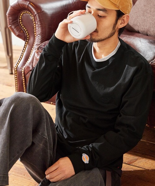 Dickies（ディッキーズ）の「Dickies別注 ロゴ刺繍 L/S オーバーサイズカットソー（Tシャツ/カットソー・メンズ・ブラウン/ネイビー/ボルドー/ホワイト/ブラック/ダークグリーン/ベージュ・S/M/L）」の2枚目の写真