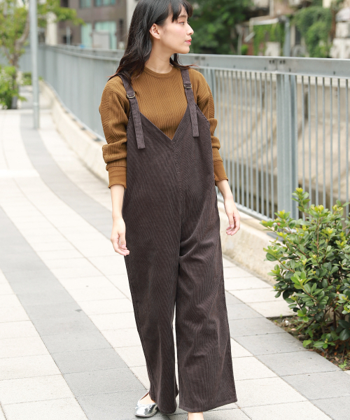 LAKOLE（ラコレ）の「11Wコーデュロイサロペット / LAKOLE（サロペット/オーバーオール・レディース・ベージュ/ブラウン/アイボリー/チャコール・SMALL/MEDIUM）」の5枚目の写真