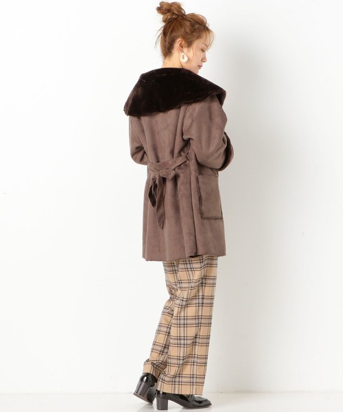 archives(アルシーヴ)の「ショールカラームートン(ムートンコート・レディース・ブラウン/アイボリー/ベージュ・MEDIUM)」の4枚目の写真