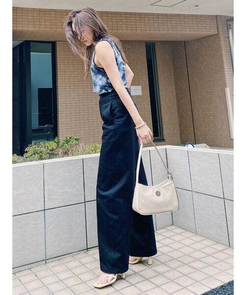 バッグ ショルダーバッグエンボススリムショルダーbag ショルダーバッグ Evris エヴリス のファッション 流行 ショルダーバッグ