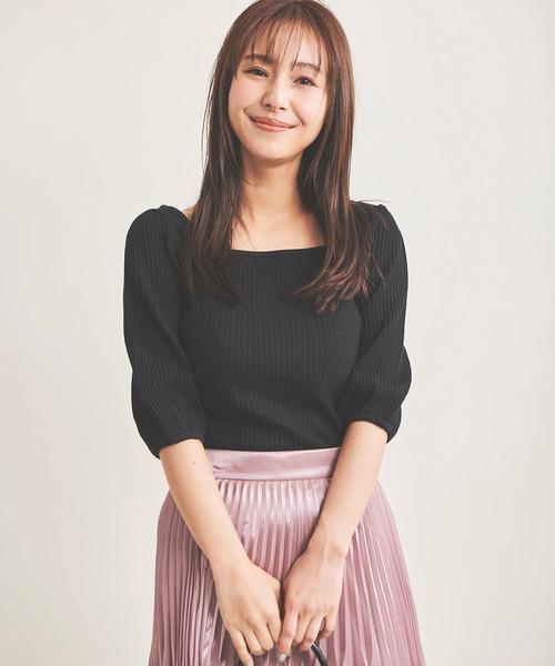 The Virgnia(ザ ヴァージニア)の「スクエアネックボリュームスリーブリブニット(ニット/セーター・レディース・ブラック/オフホワイト/ピンク/ネイビー×ホワイト・FREE)」の2枚目の写真