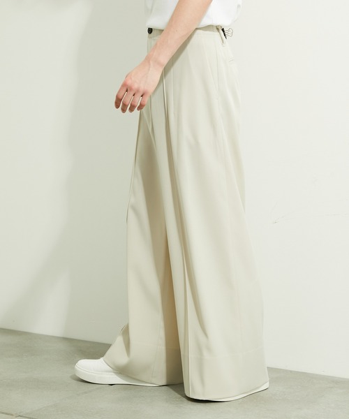 PUBLIC TOKYO(パブリックトウキョウ)の「ピンタックワイドフレアスラックス(スラックス・メンズ・ライトグレー/ライトブラウン/ブラック・1/2/3)」の21枚目の写真