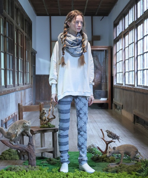 bedsidedrama(ベットサイドドラマ)の「2021秋冬 North Landic Snood(ネックウォーマー/スヌード・レディース・ライトグレー/ブラック・1)」の5枚目の写真