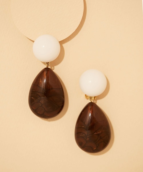 NANO universe（ナノユニバース）の「Francine Bramli Paris/しずく型イヤリング2（イヤリング・レディース・レッド系その他2/アイボリー/アンティークゴールド・FREE）」の3枚目の写真