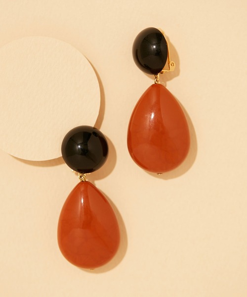 NANO universe（ナノユニバース）の「Francine Bramli Paris/しずく型イヤリング2（イヤリング・レディース・レッド系その他2/アイボリー/アンティークゴールド・FREE）」の2枚目の写真