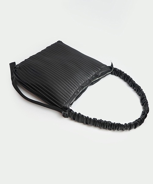 chuclla(チュクラ)の「【chuclla】Pleats shoulder 2way bag cha201(ショルダーバッグ・レディース・ブラック・FREE)」の18枚目の写真