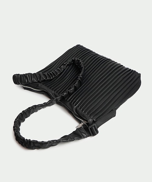 chuclla(チュクラ)の「【chuclla】Pleats shoulder 2way bag cha201(ショルダーバッグ・レディース・ブラック・FREE)」の19枚目の写真