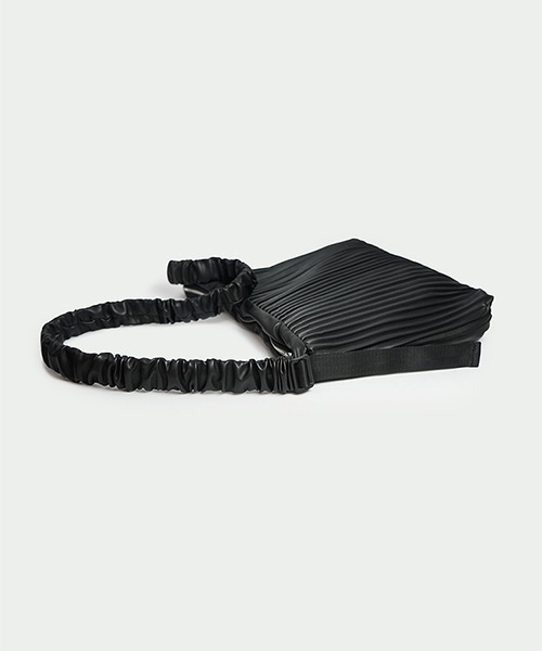 chuclla(チュクラ)の「【chuclla】Pleats shoulder 2way bag cha201(ショルダーバッグ・レディース・ブラック・FREE)」の20枚目の写真