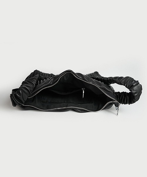 chuclla(チュクラ)の「【chuclla】Pleats shoulder 2way bag cha201(ショルダーバッグ・レディース・ブラック・FREE)」の21枚目の写真