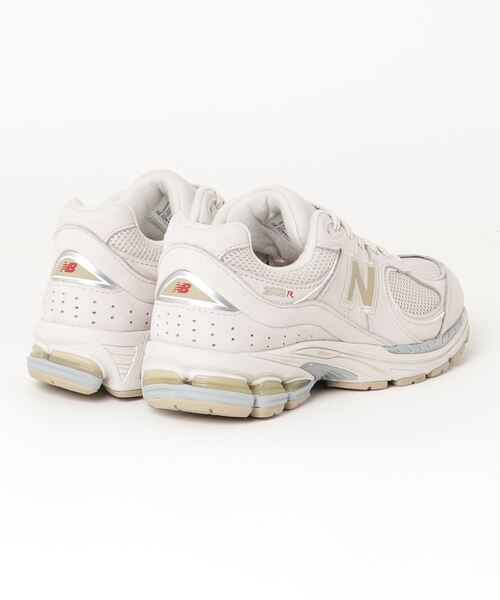 NEW BALANCE（ニューバランス）の「ML2002R（スニーカー・メンズ・ホワイト系その他/ベージュ・27.0cm/23.0cm/26.5cm/25.5cm/24.5cm/25.0cm/27.5cm/28.0cm/23.5cm/24.0cm/26.0cm/29.0cm）」の6枚目の写真