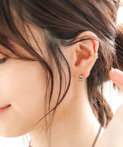 COCOSHNIK（ココシュニック）の「K10アンジュレート フープピアス小（ピアス（両耳用）・レディース・ホワイト系その他7・00）」の3枚目の写真