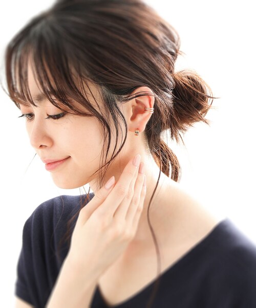 COCOSHNIK（ココシュニック）の「K10アンジュレート フープピアス小（ピアス（両耳用）・レディース・ホワイト系その他7・00）」の4枚目の写真