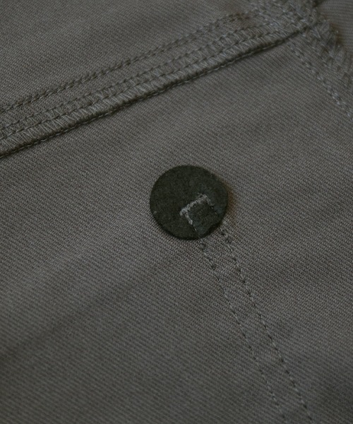 n'OrLABEL（ノアールレーベル）の「『フレキシンストレッチスリムパンツ』（チノパンツ・メンズ・ブラック/カーキ/チャコール/モカ/ダークネイビー/グレイッシュブルー・M/L/XL）」の19枚目の写真