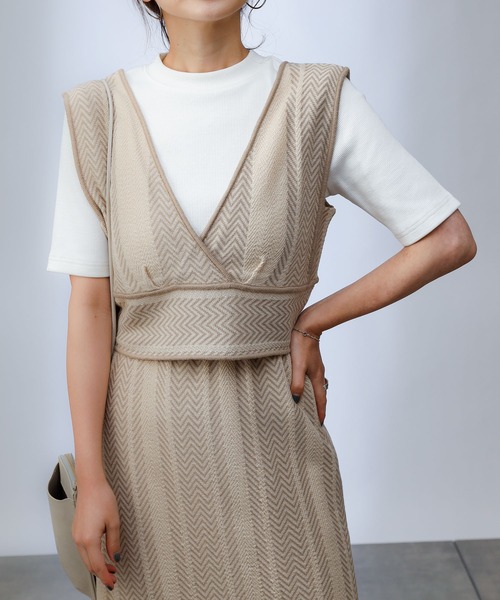 COLONY 2139(コロニートゥーワンスリーナイン)の「バイカラーヘリンボーンニットビスチェ(セットアップ可)(ベスト・レディース・ベージュ/ブラック/グリーン・FREE)」の17枚目の写真