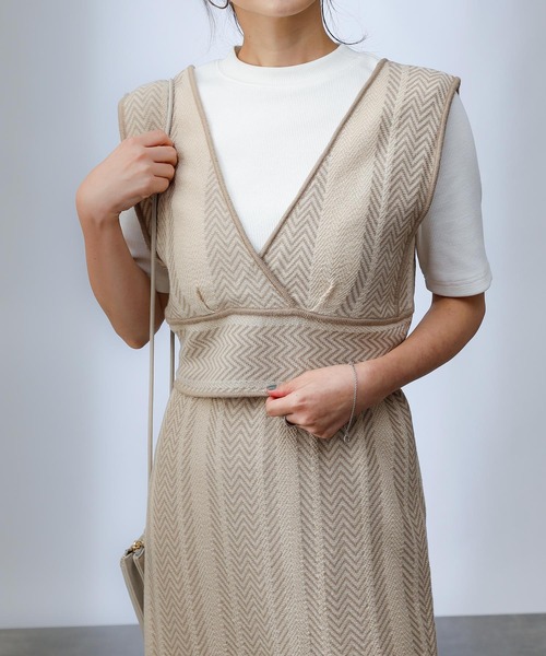 COLONY 2139(コロニートゥーワンスリーナイン)の「バイカラーヘリンボーンニットビスチェ(セットアップ可)(ベスト・レディース・ベージュ/ブラック/グリーン・FREE)」の18枚目の写真