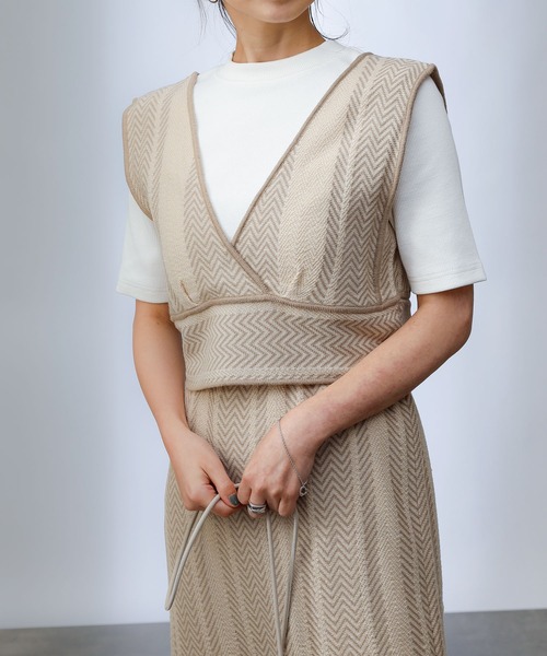 COLONY 2139(コロニートゥーワンスリーナイン)の「バイカラーヘリンボーンニットビスチェ(セットアップ可)(ベスト・レディース・ベージュ/ブラック/グリーン・FREE)」の19枚目の写真