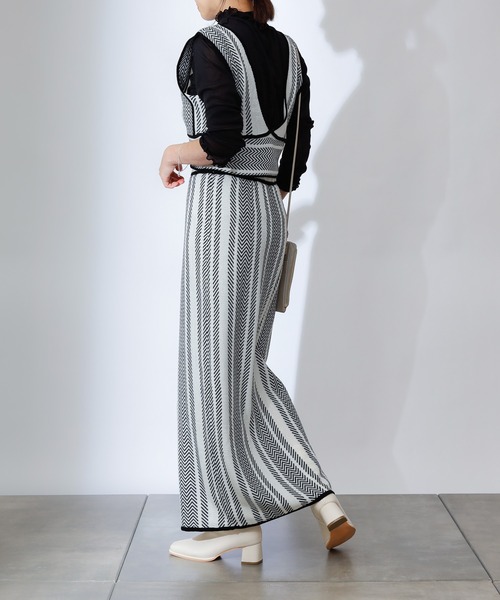 COLONY 2139(コロニートゥーワンスリーナイン)の「バイカラーヘリンボーンニットビスチェ(セットアップ可)(ベスト・レディース・ベージュ/ブラック/グリーン・FREE)」の5枚目の写真