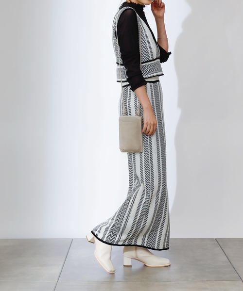 COLONY 2139(コロニートゥーワンスリーナイン)の「バイカラーヘリンボーンニットビスチェ(セットアップ可)(ベスト・レディース・ベージュ/ブラック/グリーン・FREE)」の6枚目の写真