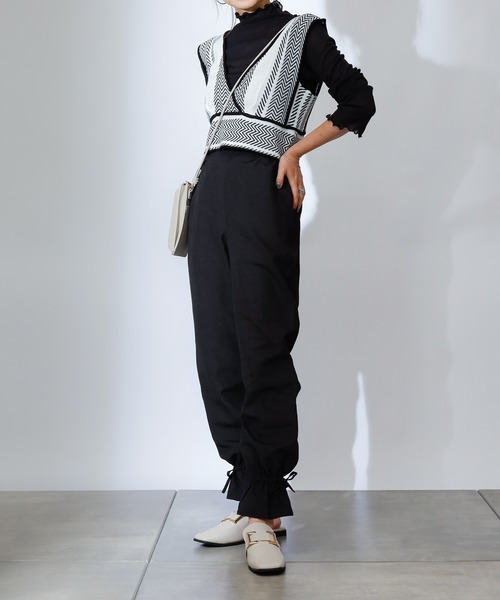 COLONY 2139(コロニートゥーワンスリーナイン)の「バイカラーヘリンボーンニットビスチェ(セットアップ可)(ベスト・レディース・ベージュ/ブラック/グリーン・FREE)」の15枚目の写真