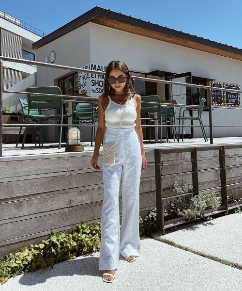 esutoreja(エストレジャ)の「シンプルリブキャミソール(キャミソール・レディース・ホワイト/ブラック/ベージュ・FREE)」の4枚目の写真