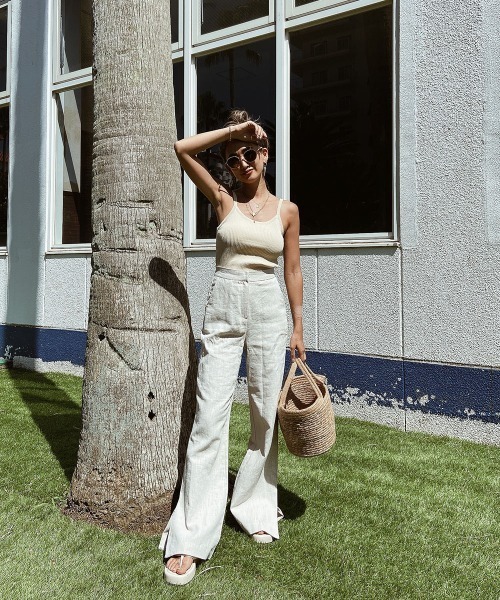 esutoreja(エストレジャ)の「シンプルリブキャミソール(キャミソール・レディース・ホワイト/ブラック/ベージュ・FREE)」の5枚目の写真