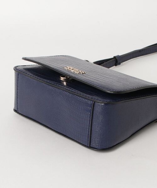 Guess（ゲス）の「TULLIA Mini Crossbody Flap（ショルダーバッグ・レディース・ネイビー・ONE SIZE）」の10枚目の写真
