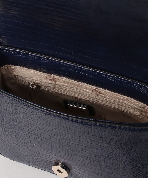 Guess（ゲス）の「TULLIA Mini Crossbody Flap（ショルダーバッグ・レディース・ネイビー・ONE SIZE）」の11枚目の写真