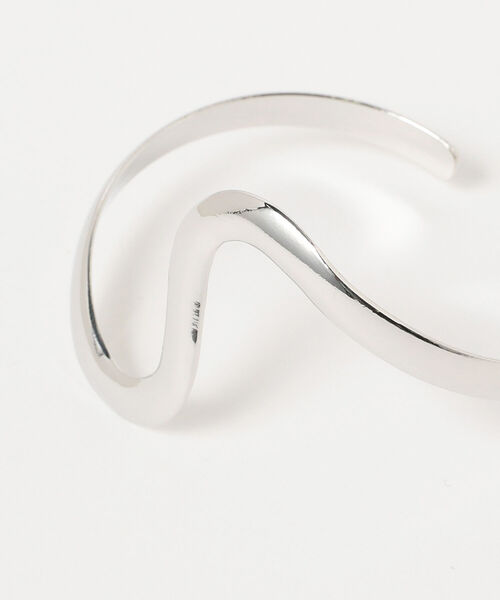 BEAMS LIGHTS（ビームスライツ）の「BEAMS LIGHTS/ ウェーブ バングル（バングル/リストバンド・レディース・シルバー/ゴールド・ONE SIZE）」の6枚目の写真