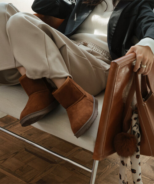 KOBE LETTUCE（コウベレタス）の「ショート丈ムートンブーツ（ブーツ・レディース・ブラック/チャコールグレー/ダークブラウン/グレー系/ブラック系/ブラック系その他3/キャメル/ブラック系1/ブラック系2/チャコール/ブラウン系・M/LL/L/S）」の10枚目の写真