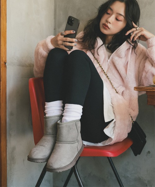 KOBE LETTUCE（コウベレタス）の「ショート丈ムートンブーツ（ブーツ・レディース・ブラック/チャコールグレー/ダークブラウン/グレー系/ブラック系/ブラック系その他3/キャメル/ブラック系1/ブラック系2/チャコール/ブラウン系・M/LL/L/S）」の15枚目の写真