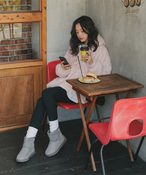 KOBE LETTUCE（コウベレタス）の「ショート丈ムートンブーツ（ブーツ・レディース・ブラック/チャコールグレー/ダークブラウン/グレー系/ブラック系/ブラック系その他3/キャメル/ブラック系1/ブラック系2/チャコール/ブラウン系・M/LL/L/S）」の16枚目の写真