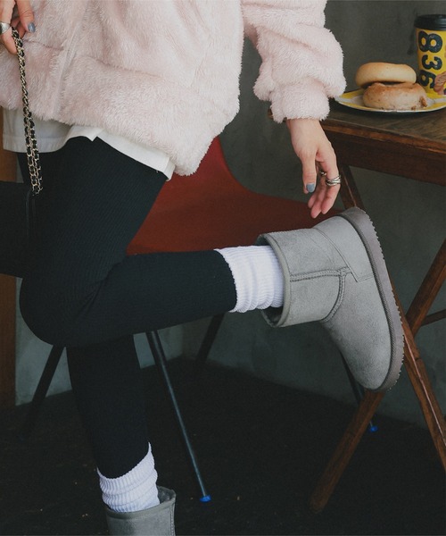 KOBE LETTUCE（コウベレタス）の「ショート丈ムートンブーツ（ブーツ・レディース・ブラック/チャコールグレー/ダークブラウン/グレー系/ブラック系/ブラック系その他3/キャメル/ブラック系1/ブラック系2/チャコール/ブラウン系・M/LL/L/S）」の17枚目の写真